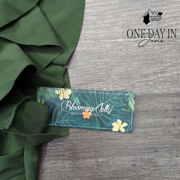 Blooming Jelly Lace Up Ruffle Shoulder One Piece Swimsuit Size M - Picture 4 of 7